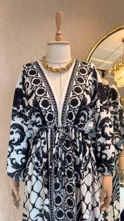 baskılı yarasa kol elbise siyah beyaz 3