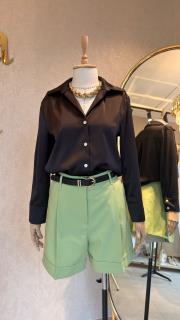 kemerli pileli şort yeşil 2