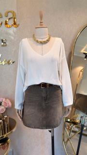 v yaka dökümlü kazak beyaz 2