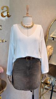 v yaka dökümlü kazak beyaz 3